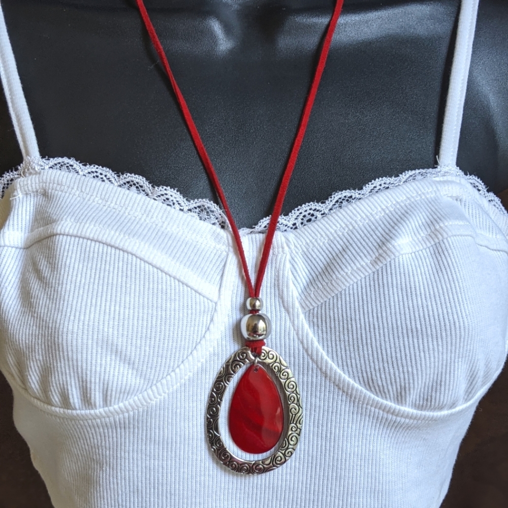 Red Suede Ncklce